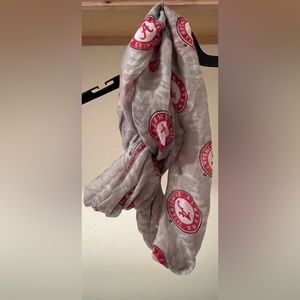 Alabama Crimson Tide Lightweight Gray scarf w/Logo , NWOT, Officially Licensed